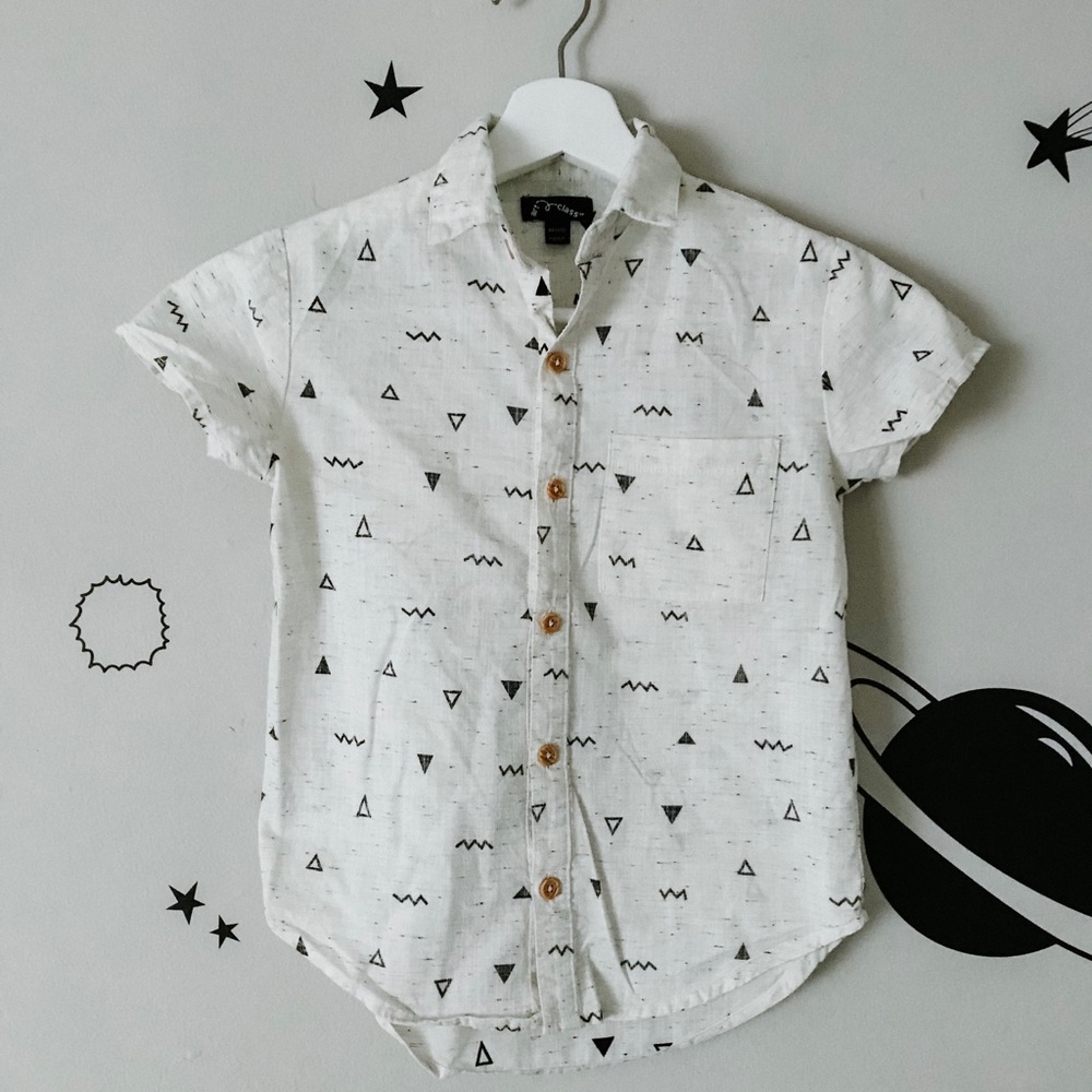 Boys White Geo Print Button Down //